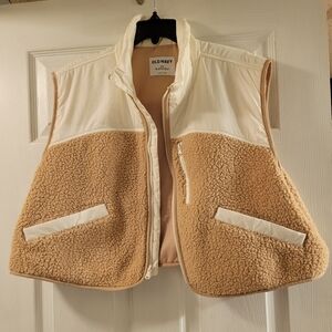 Old Navy Tan and White Sherpa Cropped Vest XXL